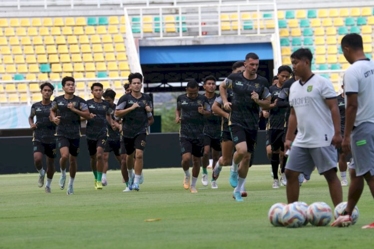 Pemain Persebaya Surabaya saat latihan/ ist