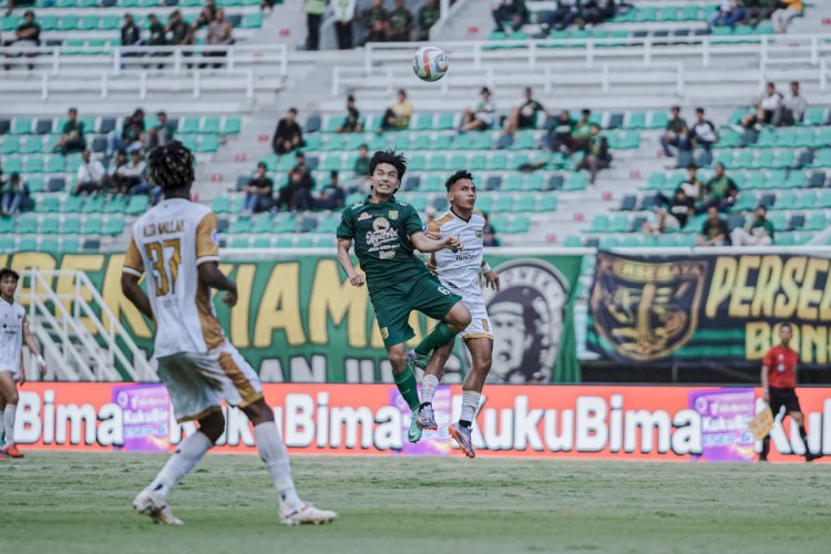 Pemain Surabaya harus kalah 0-3 dari Dewa United dalam pertandingan di Gelora Bung Tomo Surabaya/ist