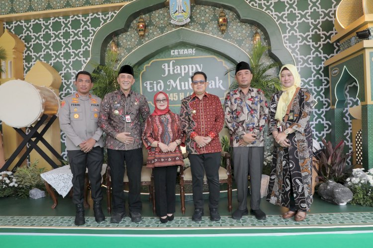 Pj Gubernur Jatim Adhy Karyono saat menggelar halal bihalal dengan bupati/walikota se-Jatim/ist