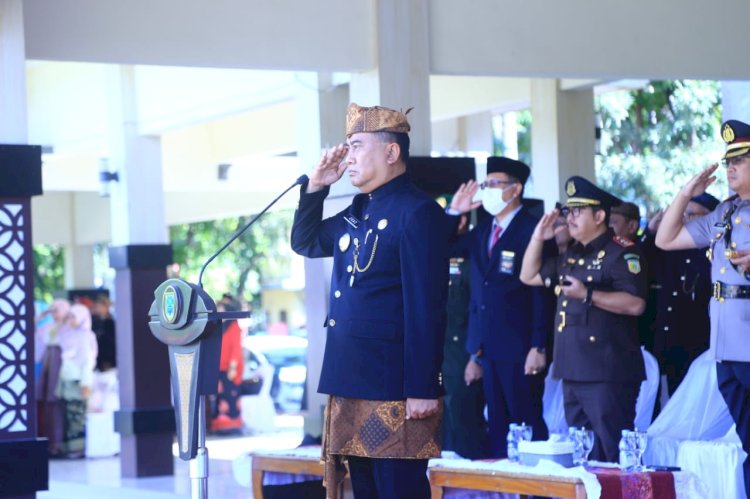 Pj Bupati Probolinggo, Ugas Irwanto saat memimpin upacara peringatan Hari Jadi Kabupaten Probolinggo. /RMOLJatim