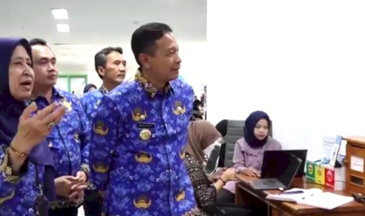 Pj Wali Kota Malang, Dr. Ir. Wahyu Hidayat, MM saat melakukan sidak/ist