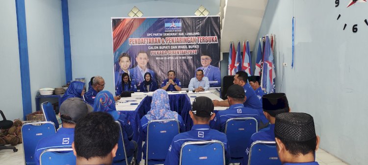 Ketua DPC Demokrat Lumajang, H. Idris Marzuqi didampingi jajaran pengurus partai. 