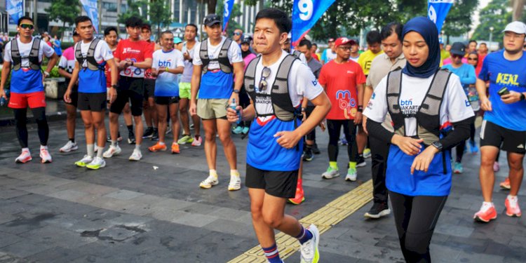 Komunitas pelari saat lari bersama sepanjang 10 kilometer pada acara 42K Dress Rehearsal Run, di Jakarta, Minggu (28/4)/Ist