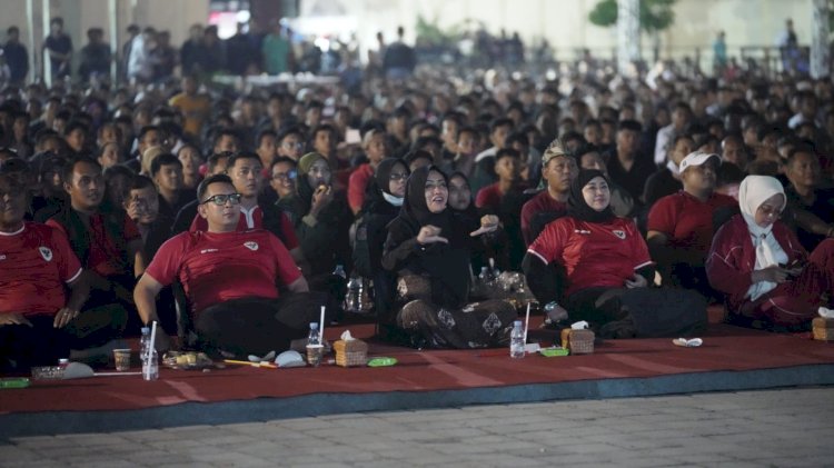 Pj Wali Kota Mojokerto dan Bupati Mojokerto duduk berdampingan saat Nobar bersama Forkopimda/ist