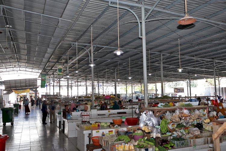 Teks foto: Pasar Nambangan/ist