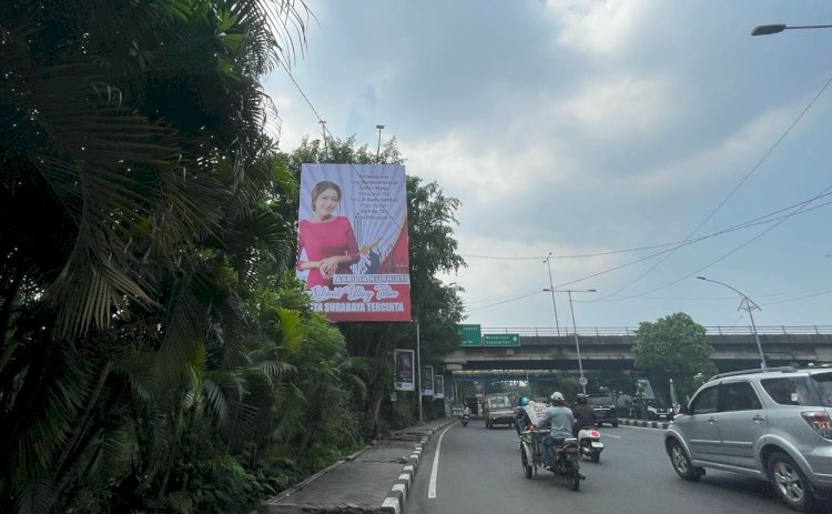 Baliho ucapan Selamat Ulang Tahun Kota Surabaya Tercinta dari Asrilia Kurniati/RMOLJatim