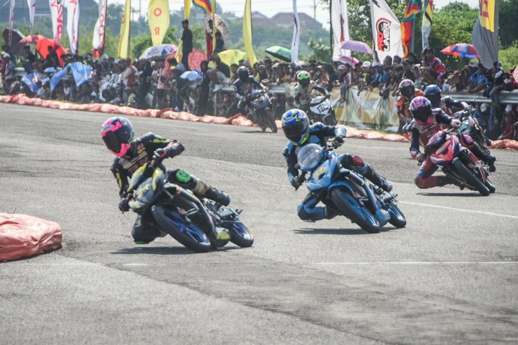 Teks foto: Matapanah Cup Race (MCR) 2024 di Sirkuit GBT Surabaya/ist