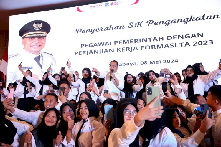 Wali Kota Eri Cahyadi bersama pegawai PPPK/RMOLJatim