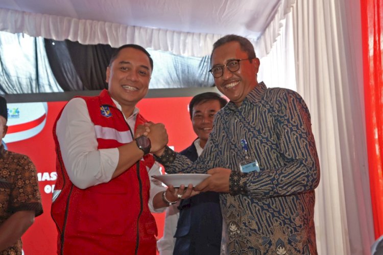 Wali Kota Eri Cahyadi bersama Dirut PDAM Surya Sembada Kota Surabaya, Arief Wisnu Cahyono/RMOLJatim