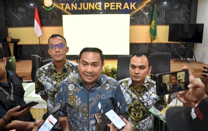 Kajari Tanjung Perak, Ricky Setiawan Anas, didampingi Kasi Pidsus, Ananto Tri Sudibyo dan Kasi Intelijen, Jemmy Sandra/ist
