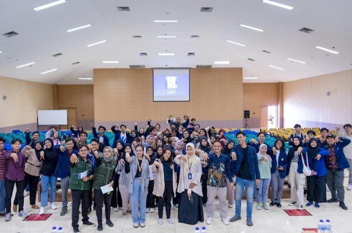 Maxy Academy bersama mahasiswa Unesa/Ist