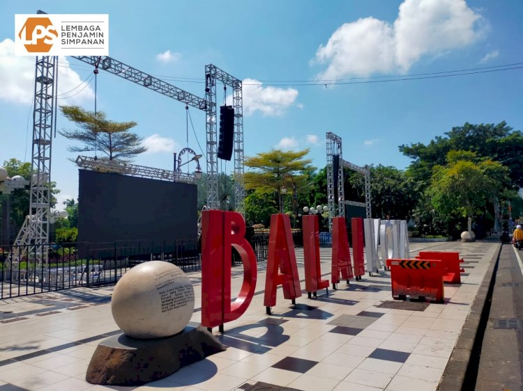 Teks foto: Pengajian Akbar Gus Iqdam di Taman Surya Balai Kota Surabaya/RMOLJatim