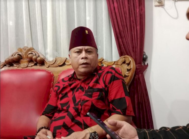 Ketua DPC PDI Perjuangan kota Madiun Anton Kusumo, sedang silahturahmi dengan para kader/RMOLJATIM.