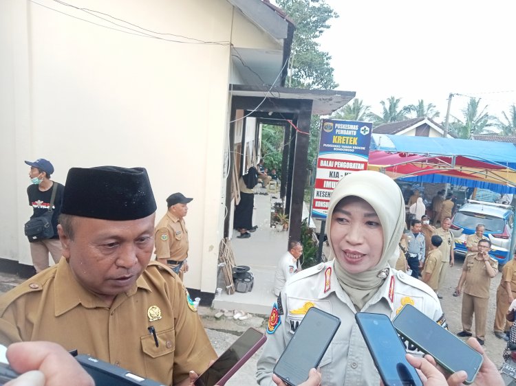 Pj Sekda Bondowoso, Haeriyah Yuliati bersama Kusno Kades Kretek/RMOLJatim