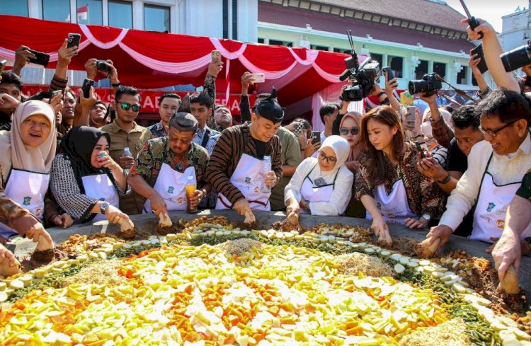  Festival Rujak Uleg 2024 di Balai Kota/ist
