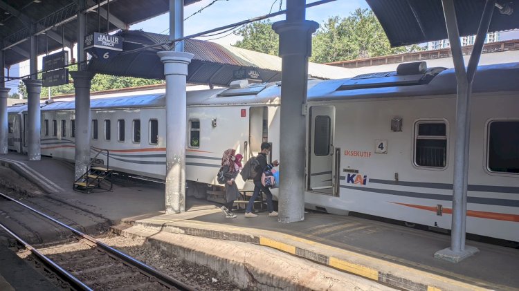 Ilustrasi suasana di stasiun Gubeng Surabaya 