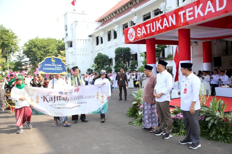 Teks foto: Wali Kota Eri membuka MTQ ke-23 itu di halaman Balai Kota Surabaya/ist