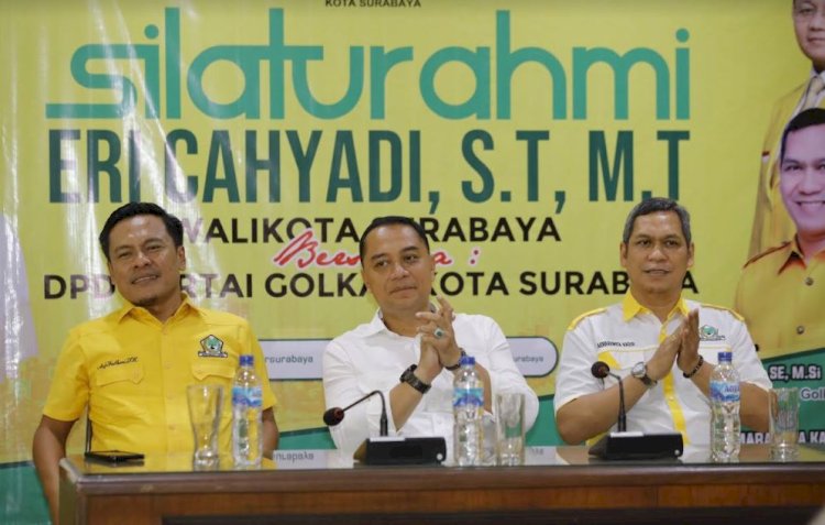 Eri Cahyadi diapit Arif Fathoni dan dr. Akmarawita Kadir saat silahturahmi di DPD Golkar Surabaya/RMOLJatim