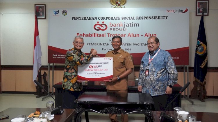 Bank Jatim peduli alun-alun Pacitan 
