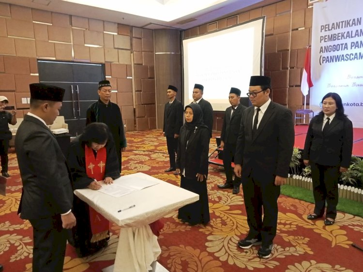 Acara pelantikan Panwascam di hotel Aston Madiun/ist