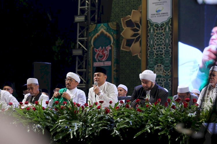 Teks foto: Wali Kota Eri salawat bersama Habib Syech jelang HJKS ke-731/ist
