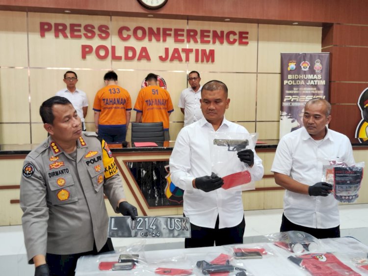 Polda Jatim saat menggelar konferensi pers kasus penembakan di tok waru 