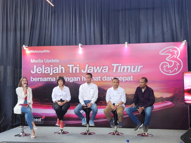 Jajaran Indosat Ooredoo Hutchison saat menggelar konferensi pers di Surabaya 