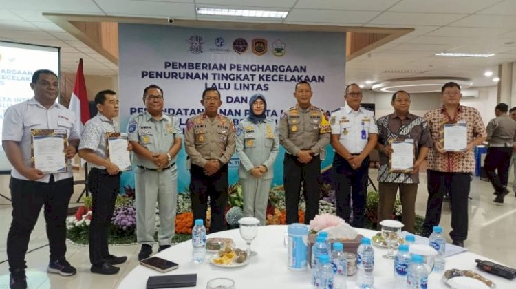 Ditlantas Polda Jatim dan PT Jasa Raharja melaksanakan penandatanganan pakta integritas bersama Perusahaan Otobus (PO) yang ada di Jawa Timur/Ist