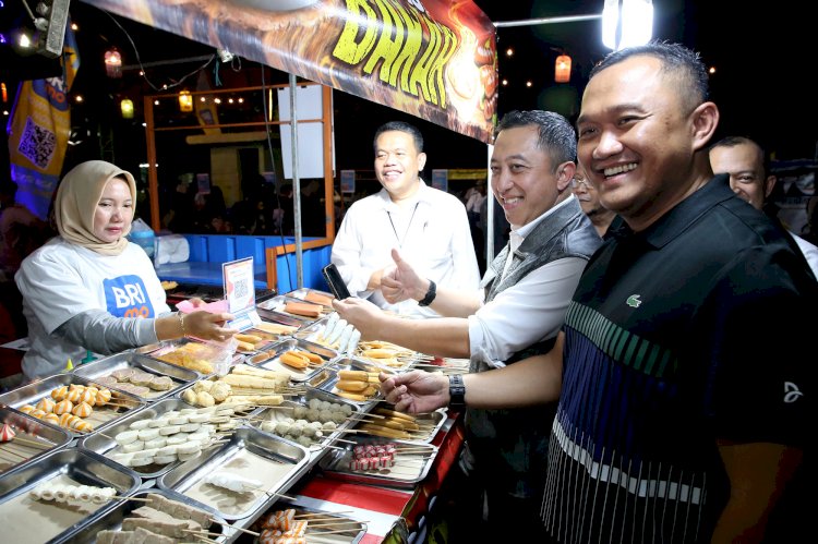 Teks foto: Agus Priyo di event bertajuk Senja Surya 3.0 di Pasar Burung Bratang Surabaya/RMOLJatim