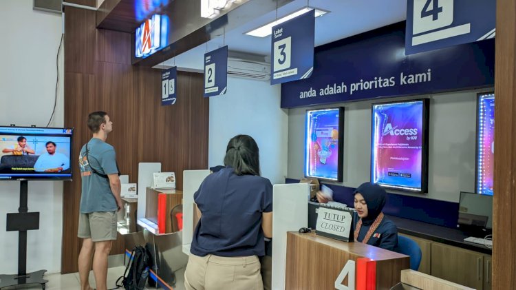 Pelayanan loket tiket KA/Ist