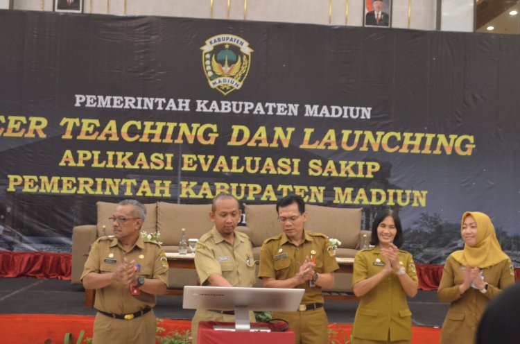 Peluncuran aplikasi Evaluasi SAKIP (Sistem Akuntabilitas Kinerja Instansi Pemerintah) Kabupaten Madiun. di Ballroom The Sun Hotel MadiunMadiun/ist.