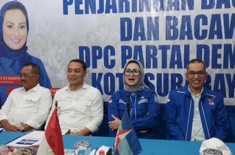 Eri-Armuji saat mendaftar bacakada de DPC Demokrat Surabaya/RMOLJatim