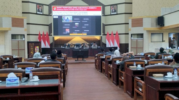 Suasana ruang sidang sepi dan instrupsi dari salah seorang anggota dewan, karena banyak yang tidak hadir langsung, akibat difasilitasi zoom meeting/Ist