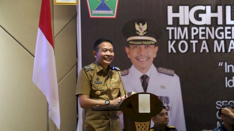 Pj Wali Kota Malang Wahyu Hidayat saat memberikan arahan/Ist