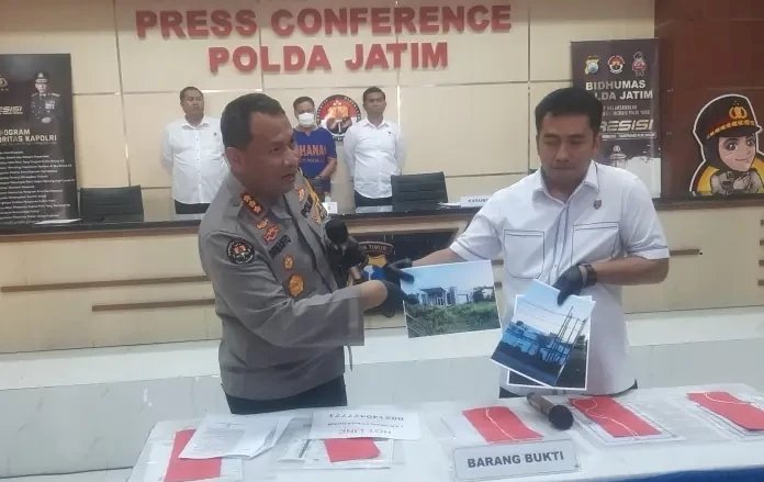 Polda Jatim merilis kasus penipuan dan penggelapan proyek pembangunan apartemen di Surabaya/Ist
