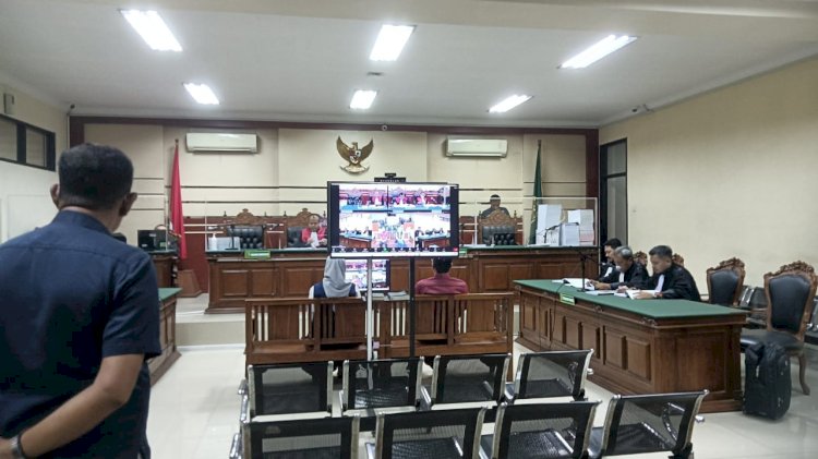Sidang perdana mantan Bupati Probolinggo, Puput Tantriana Sari dan suaminya Hasan Aminuddin/Ist
