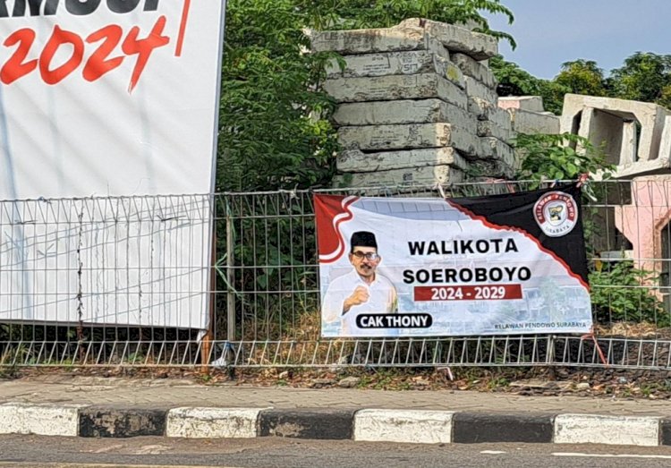 Spanduk AH Thony terpasang di jalan Gunungsari Surabaya/RMOLJatim