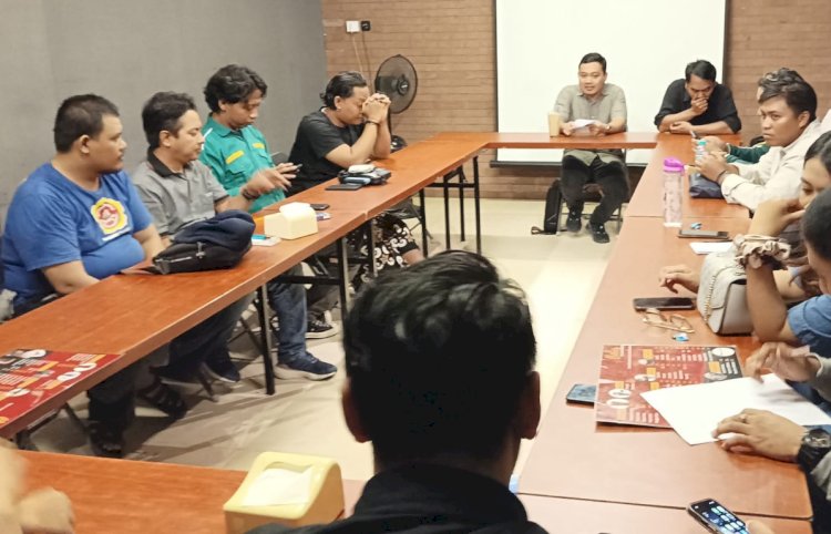 Fuad Bernardi memimpin rapat Karang Taruna Surabaya/RMOLJatim