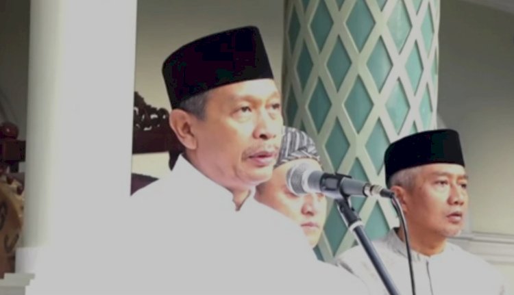 Pj Wali Kota Malang Wahyu Hidayat saat memberikan sambutan di Masjid Agung Kota Malang/Ist