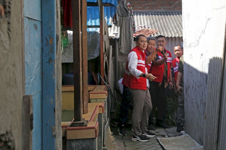 Teks foto: Wali Kota Eri sidak di wilayah Kelurahan Karangpilang, Kecamatan Karangpilang/RMOLJatim