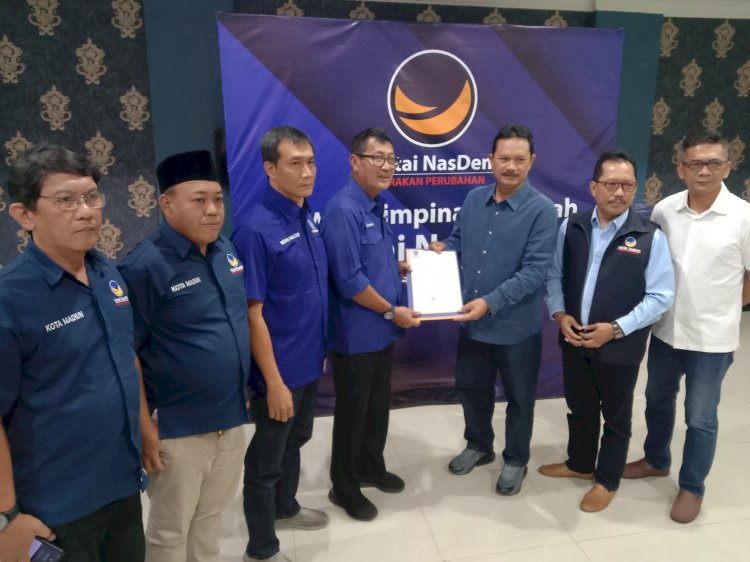 NasDem Jatim serahkan rekom ke Maidi, Bacawali Madiun di Pilkada 2024. 