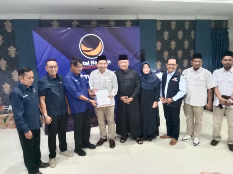 NasDem Jatim menyerahkan rekom untuk Pilkada Probolinggo/ RMOLJatim