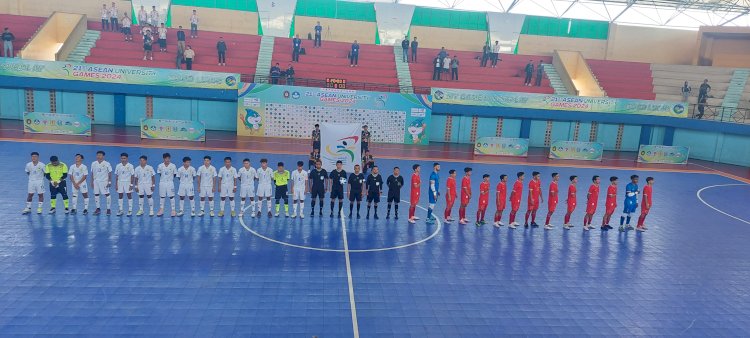 Tim futsal Myanmar dan Indonesia sebelum bertanding ASEAN University Games 2024/Ist