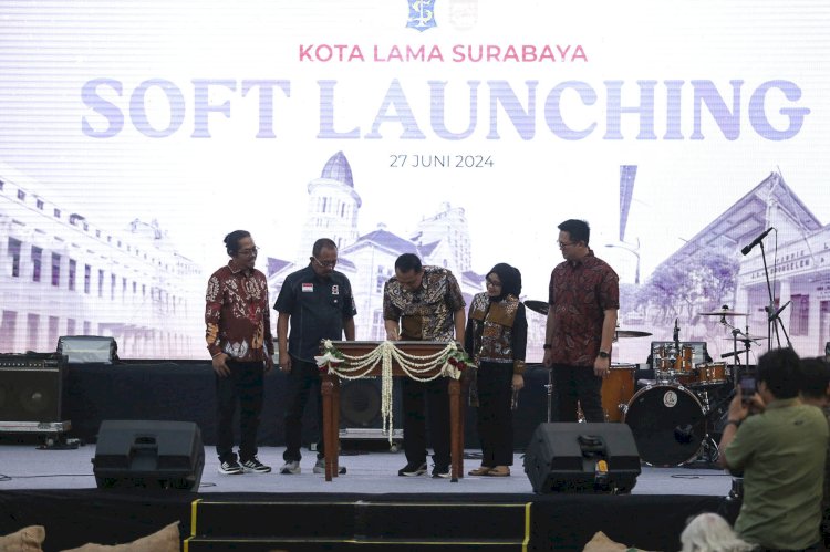 Teks foto: Wali Kota Eri soft launching Kota Lama/RMOLJatim