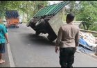 Dua Hari Berturut-turut Truk Terguling di Gunung Gumitir Jember