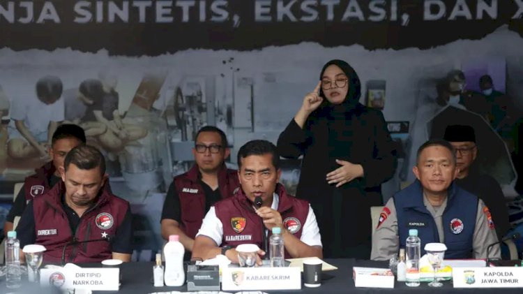 Polisi saat menggelar jumpa pes di Malang / ist 