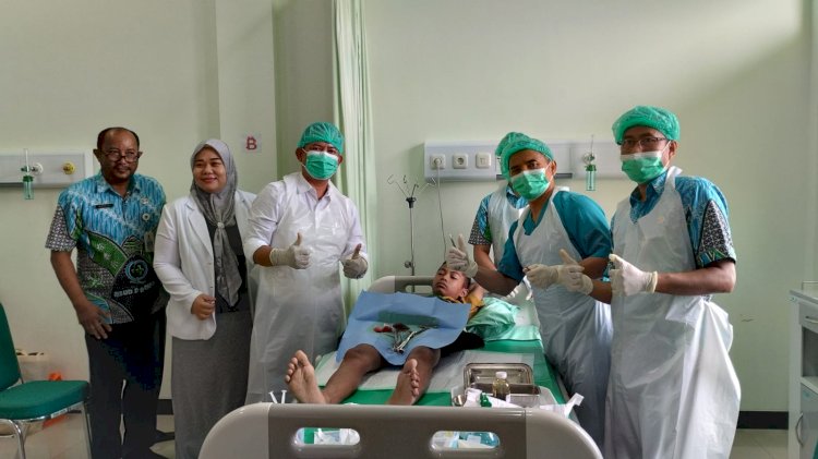 Khitanan massal di RSUD Dolopo Madiun dalam rangka Hari Jadi ke-456 Kabupaten Madiun dan Hari Kesatuan Gerak PKK/RMOLJatim