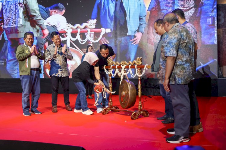 Teks foto: Wali Kota Eri meresmikan Puslatcab Olahraga 2024/RMOLJatim