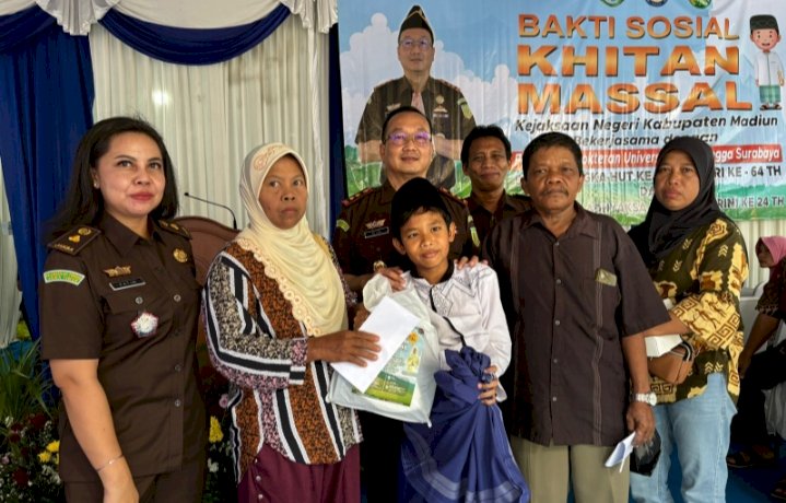 Khitan massal Kejari Madiun dan Unair/RMOLJatim