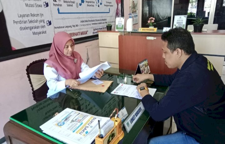 Ketua Tim Anti Korupsi Agus Sugianto saat menemui Kepala Dinas Pendidikan dan Kebudayaan Kota Probolinggo/RMOLJatim